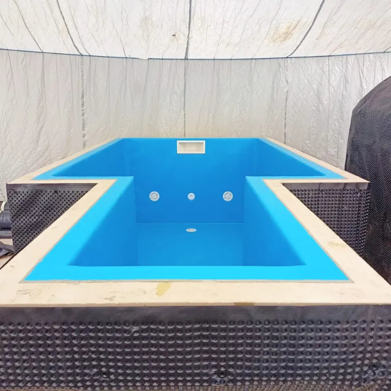 Piscina de hormigón - vista exterior | Sit Partners