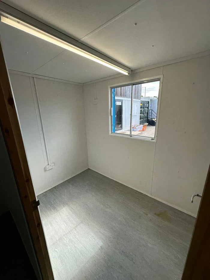 CONTENEDOR DE OFICINA 7,3 X 2,7 M