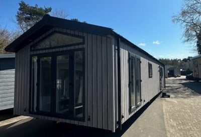 Casa Móvil Prestige Logic Shadow 2 dorm 11x4m - vista exterior | Sit Partners