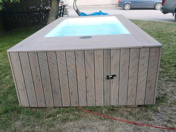 PISCINA CONTENEDOR CON REVESTIMIENTO DE MADERA